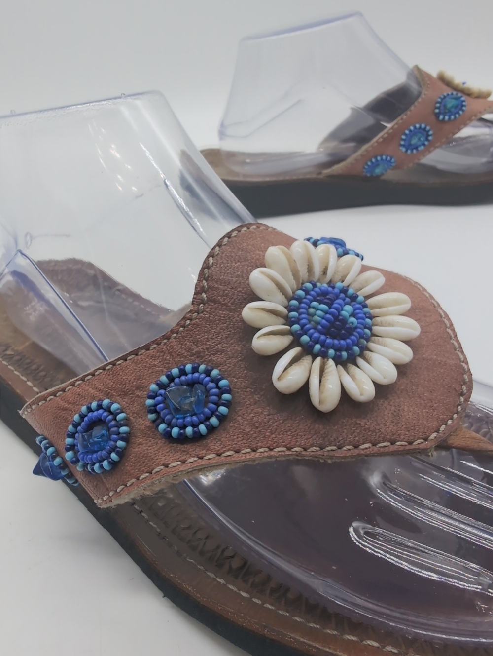 Vintage African Brown Handmade Beaded Seashell Sz 10.5 Daisy Toe-Post Sandals